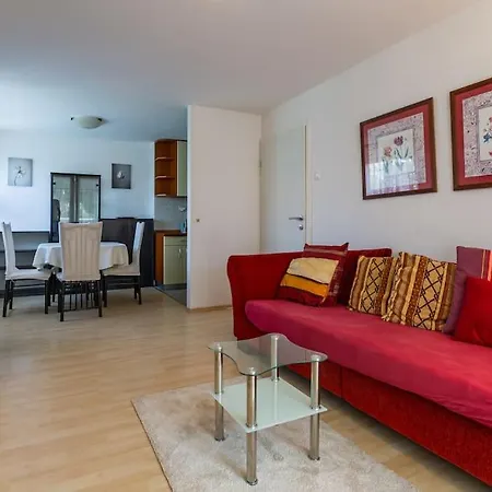 Apartment F&l-next To Old Town *