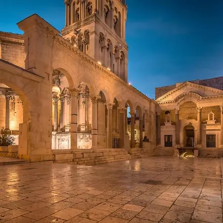 F&l-next To Old Town Spalato
